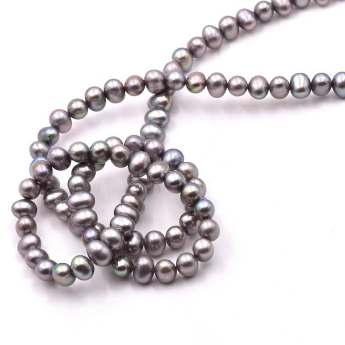 Freshwater pearl Round iridescent dark gray potatoe 5mm (1 strand - 40cm)