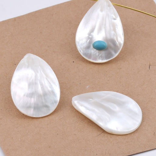 Shell pendant white Monstera leaf 31x30mm (1)