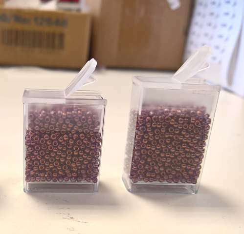 Buy box rect. FLIP TOP- (4cm x 2,5cm) ideal for 10gr of Toho 15 and 11/0 (2)
