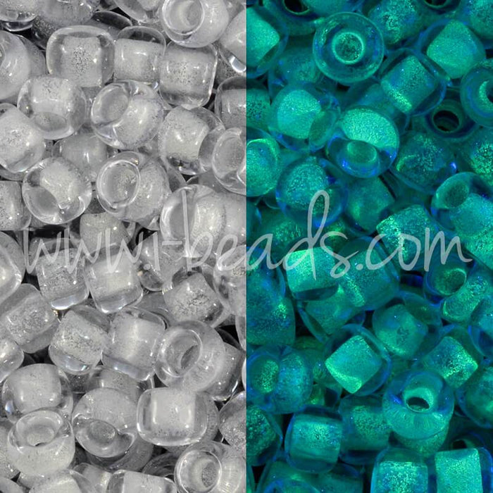 cc2725 - Toho beads 8/0 Glow in the dark gray crystal/bright green (10g)
