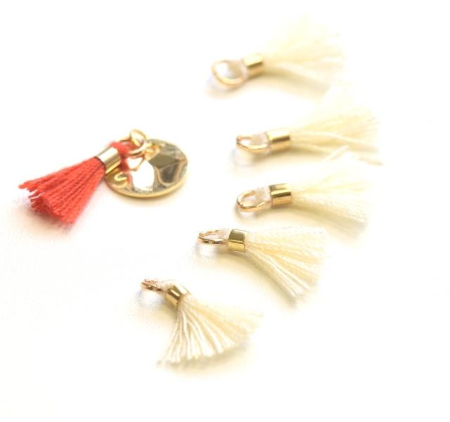 mini tassel with ring beige 15mm (5)