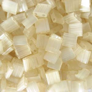 Cc2592 - Miyuki tila beads ivory mist 5mm (25 beads)