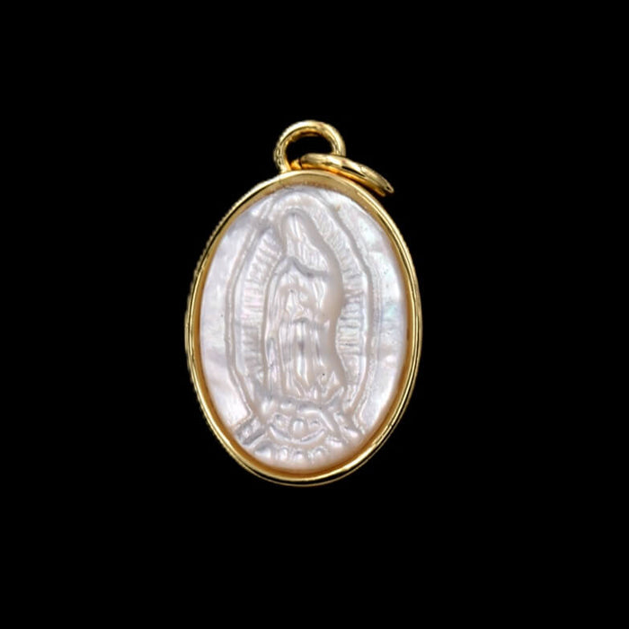 Oval shell pendant Virgin of Guadalupe - Golden brass - 11mm - Hole: 3mm (1)