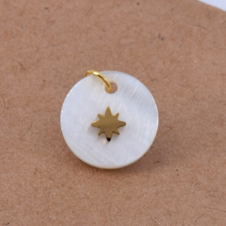 Round pendant shell with gold stainless steel star 13mm (1)