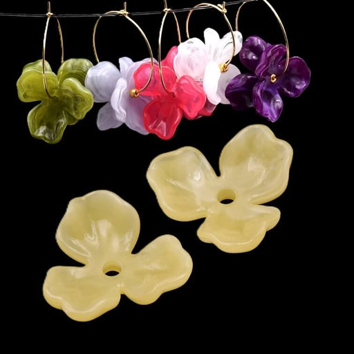 Resin flower bead Butter yellow 25mm - Hole: 2mm (2)