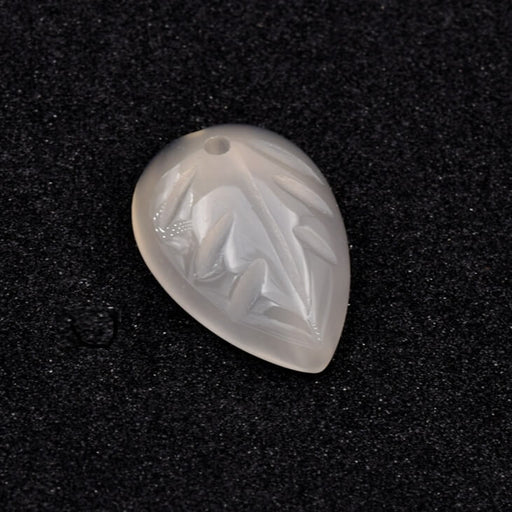 Buy Carved leaf pendant Beige white agate - 19x14mm - Hole: 0.8mm (1)