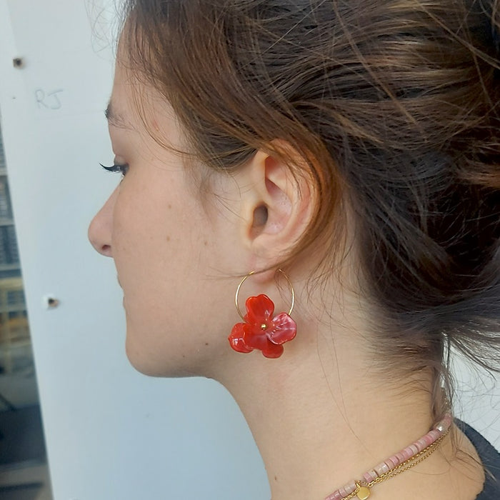 Red floral earrings with 3 petals on 30mm golden steel hoops (1 pair)