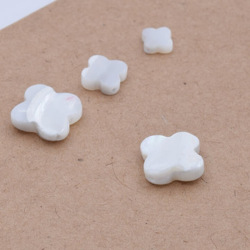 Natural white shell clover 12x4mm - hole: 0.8mm (2)