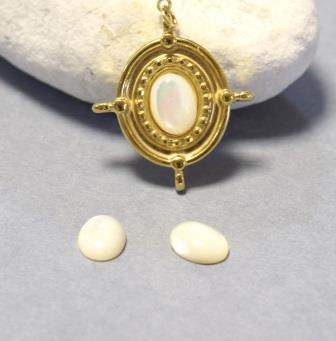 Cabochon Oval Genuine White Shell 8x6mm (2)