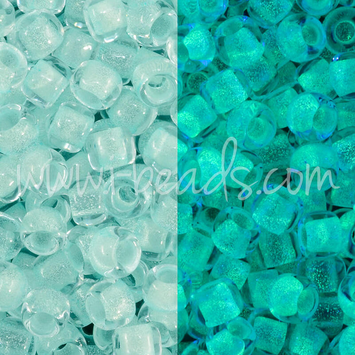 cc2723 - Toho beads 8/0 Glow in the dark baby blue/bright green (10g)