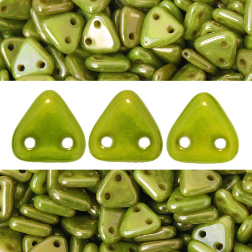 2 holes CzechMates triangle Silversheen Chartreuse 6mm (10g)
