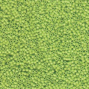 DB733 - 11/0 Delica beads opaque chartreuse - 1,6mm - Hole : 0,8mm (5gr)