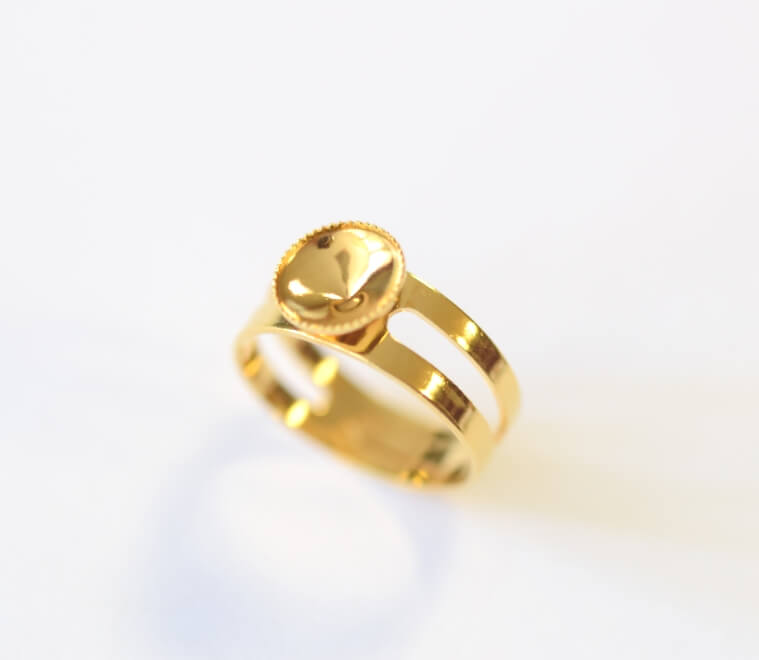 Adjustable ring cupped setting with striated outline for 8mm cabochon Gold plated (1)